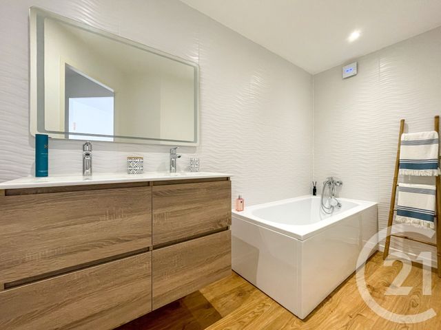 Afficher la photo en grand Appartement F4 à vendre - 4 pièces - 86.8 m2 - LES SABLES D OLONNE - 85 - PAYS-DE-LOIRE - Century 21 Bleu Marine