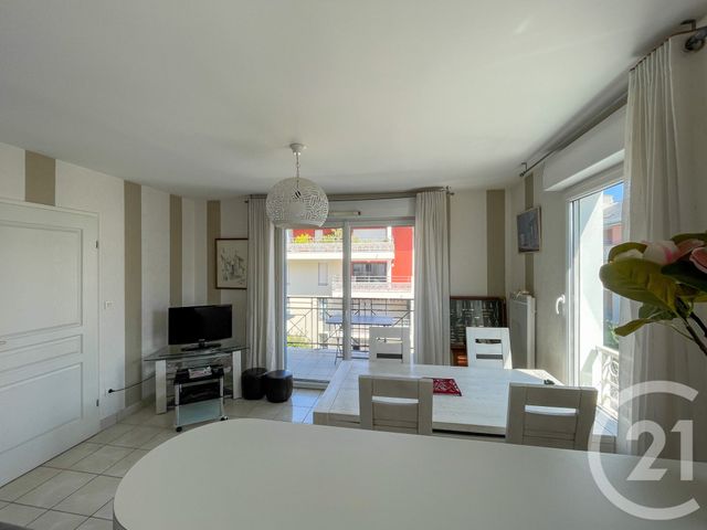 Afficher la photo en grand Appartement F2 à vendre - 2 pièces - 43.29 m2 - LES SABLES D OLONNE - 85 - PAYS-DE-LOIRE - Century 21 Bleu Marine