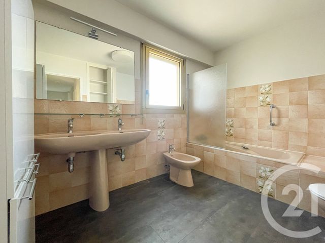 Appartement F5 à vendre - 5 pièces - 119.78 m2 - LES SABLES D OLONNE - 85 - PAYS-DE-LOIRE - Century 21 Bleu Marine