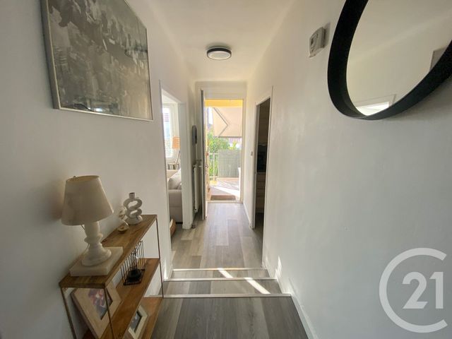 Appartement T3 à vendre - 3 pièces - 52.01 m2 - CHATEAU D OLONNE - 85 - PAYS-DE-LOIRE - Century 21 Bleu Marine