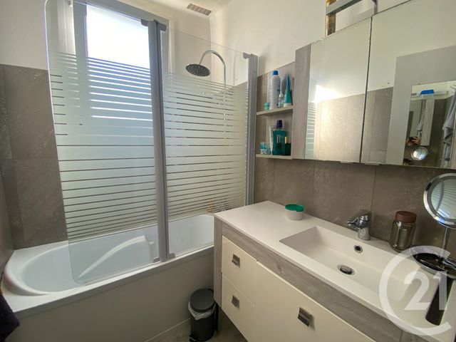 Appartement T3 à vendre - 3 pièces - 52.01 m2 - CHATEAU D OLONNE - 85 - PAYS-DE-LOIRE - Century 21 Bleu Marine