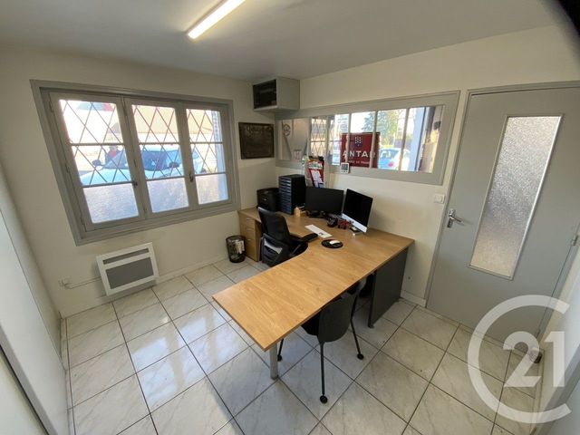 commerce à louer - 832.0 m2 - LA ROCHE SUR YON - 85 - PAYS-DE-LOIRE - Century 21 Bleu Marine