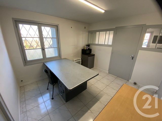 commerce à louer - 832.0 m2 - LA ROCHE SUR YON - 85 - PAYS-DE-LOIRE - Century 21 Bleu Marine