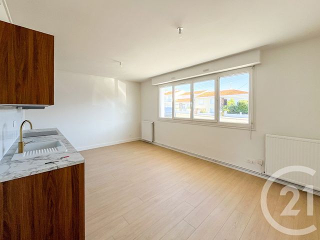 Appartement F4 à vendre - 4 pièces - 66.76 m2 - LES SABLES D OLONNE - 85 - PAYS-DE-LOIRE - Century 21 Bleu Marine