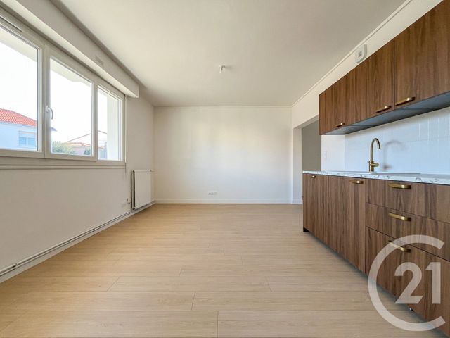 Appartement F4 à vendre - 4 pièces - 66.76 m2 - LES SABLES D OLONNE - 85 - PAYS-DE-LOIRE - Century 21 Bleu Marine