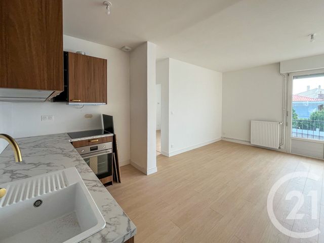 Appartement F4 à vendre - 4 pièces - 74.58 m2 - LES SABLES D OLONNE - 85 - PAYS-DE-LOIRE - Century 21 Bleu Marine
