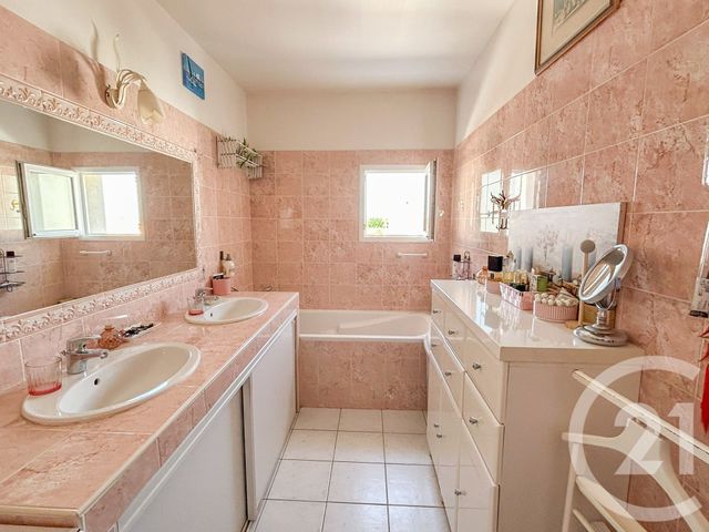 Appartement T3 à vendre - 3 pièces - 69.72 m2 - CHATEAU D OLONNE - 85 - PAYS-DE-LOIRE - Century 21 Bleu Marine