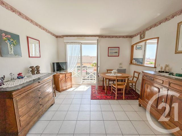 Appartement T3 à vendre - 3 pièces - 69.72 m2 - CHATEAU D OLONNE - 85 - PAYS-DE-LOIRE - Century 21 Bleu Marine
