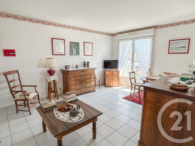 Appartement T3 à vendre - 3 pièces - 69.72 m2 - CHATEAU D OLONNE - 85 - PAYS-DE-LOIRE - Century 21 Bleu Marine